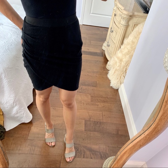 Aritzia Wilfred Free Black Tulip Skirt - Picture 3 of 7